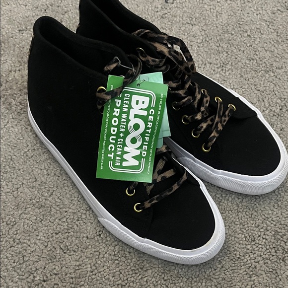 DC Animal print High top sneakers size 6.5 - Picture 1 of 8